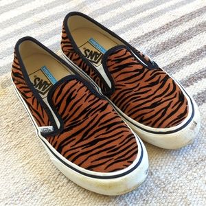 Vans velvet tiger stripe slip-ons